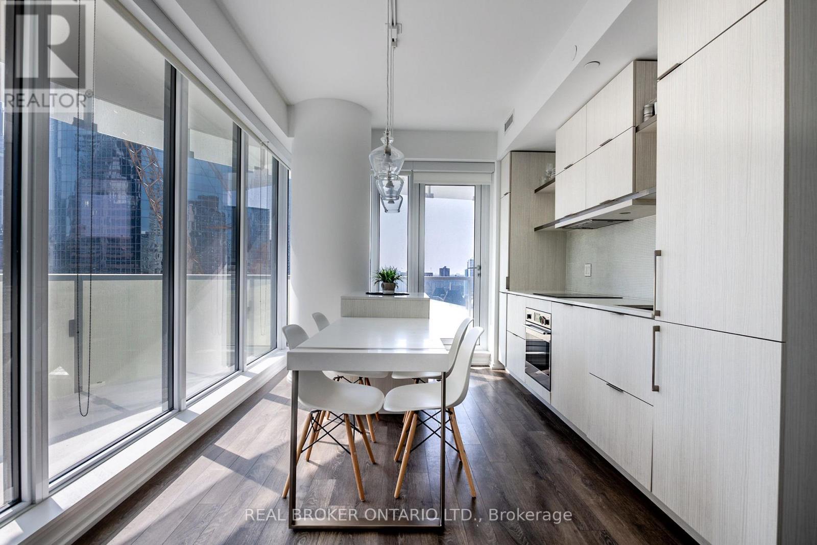 1309 - 197 Yonge Street, Toronto, Ontario  M5B 1M4 - Photo 2 - C12599528