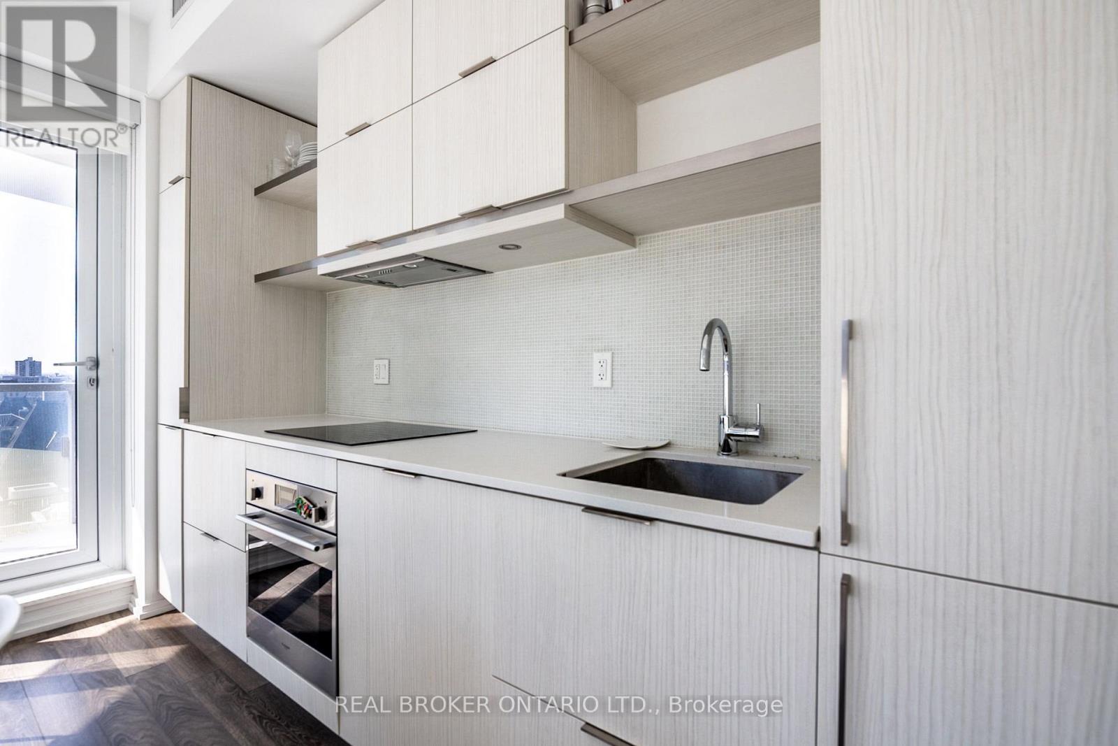 1309 - 197 Yonge Street, Toronto, Ontario  M5B 1M4 - Photo 3 - C12599528