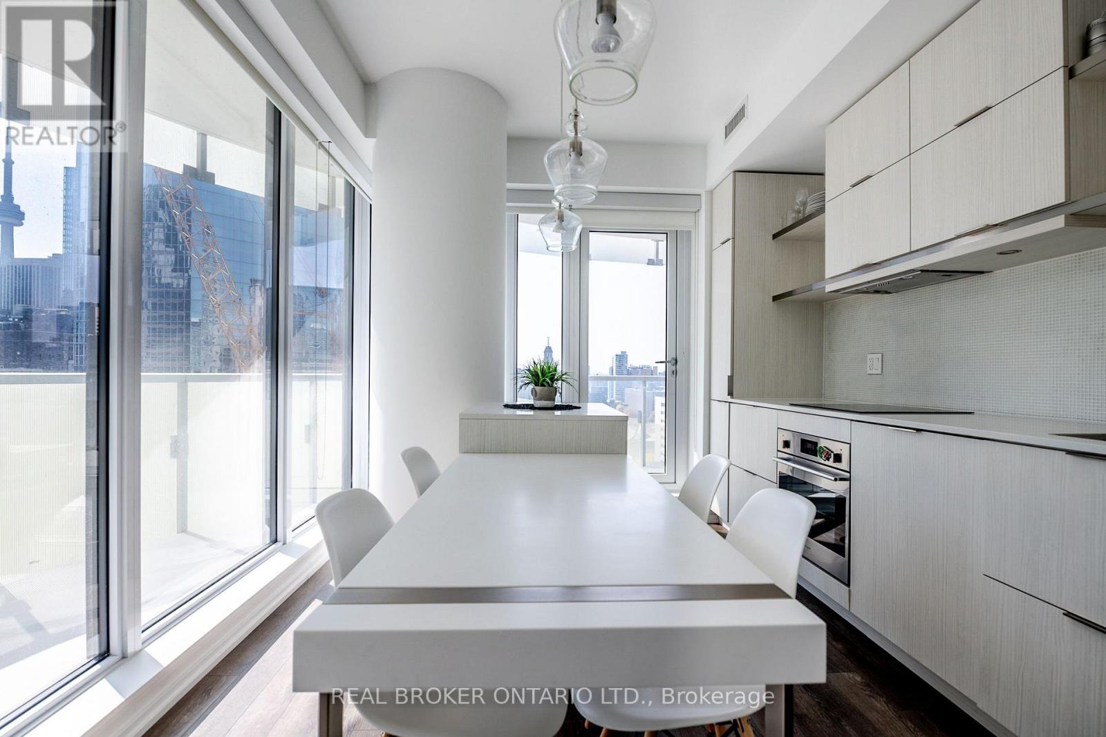 1309 - 197 Yonge Street, Toronto, Ontario  M5B 1M4 - Photo 4 - C12599528