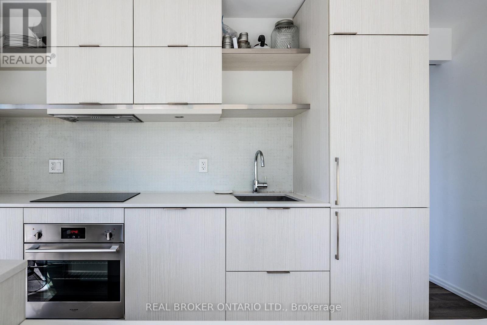 1309 - 197 Yonge Street, Toronto, Ontario  M5B 1M4 - Photo 5 - C12599528