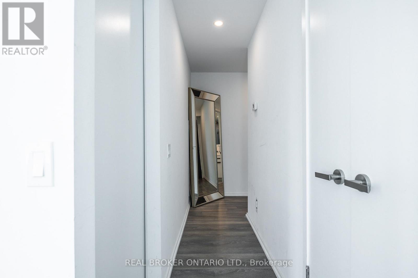 1309 - 197 Yonge Street, Toronto, Ontario  M5B 1M4 - Photo 9 - C12599528