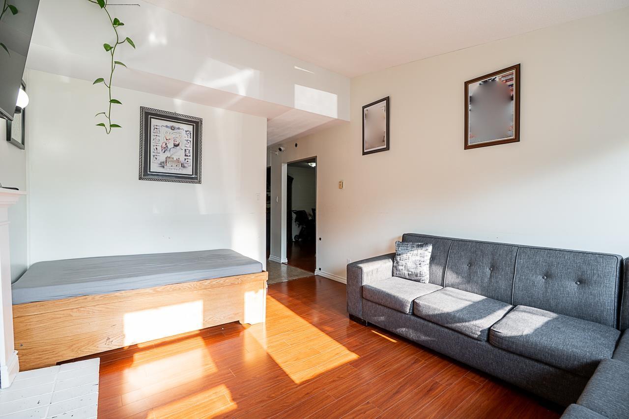 7380 Parkwood Drive, Surrey, British Columbia  V3W 7G6 - Photo 5 - R3070016