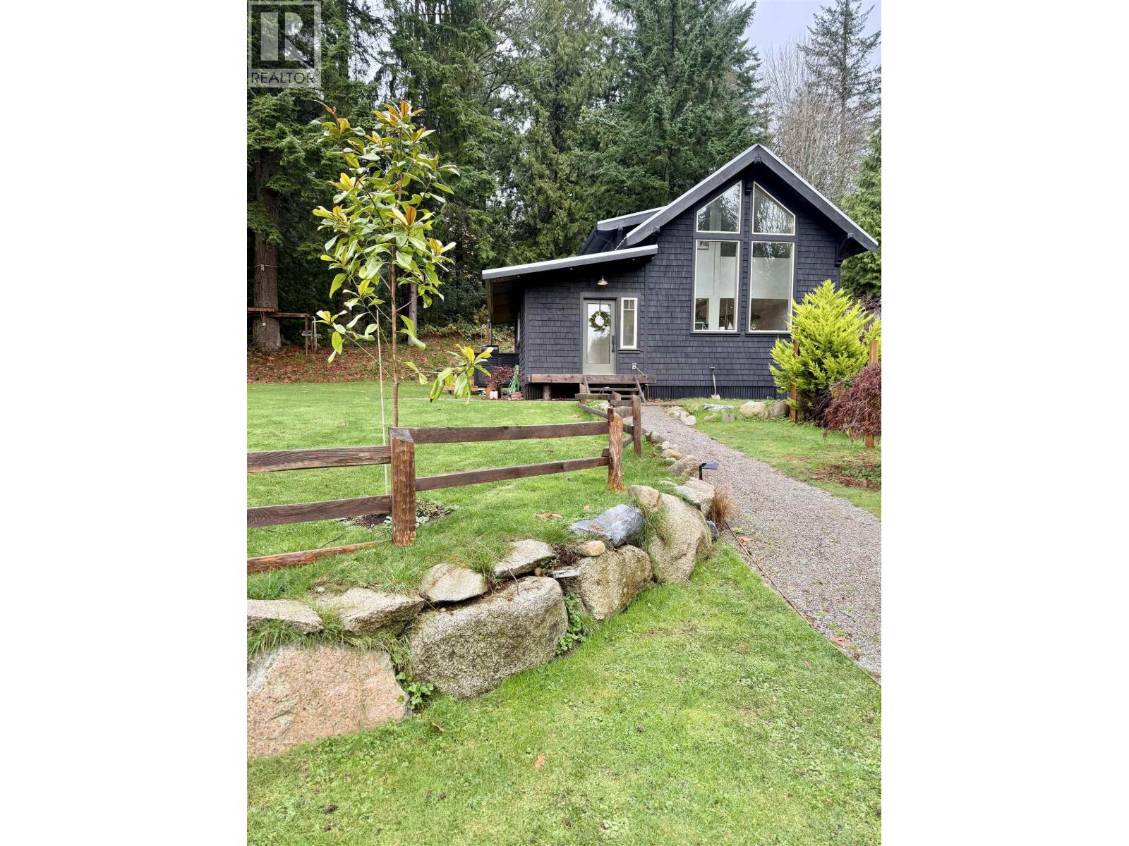962 Cemetery Road, Gibsons, British Columbia  V0N 1V7 - Photo 1 - R3071025