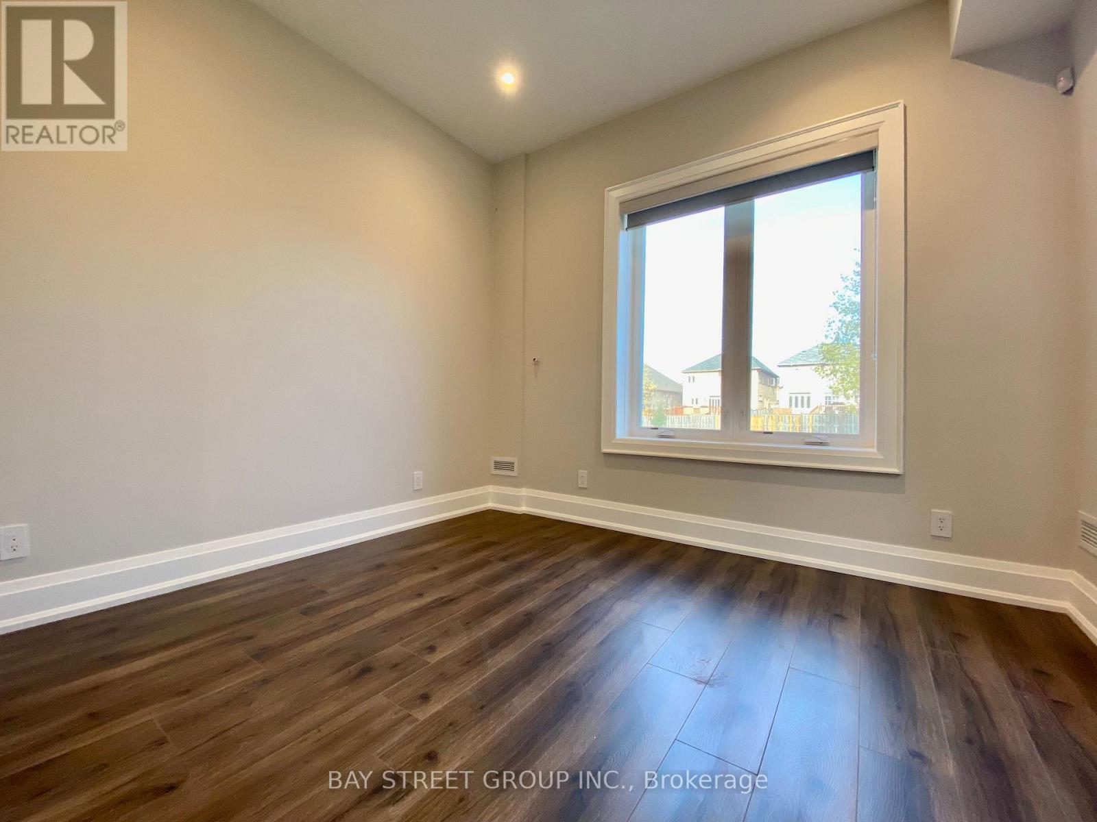 36 Elm Grove Avenue, Richmond Hill, Ontario  L4E 2V3 - Photo 10 - N12599522