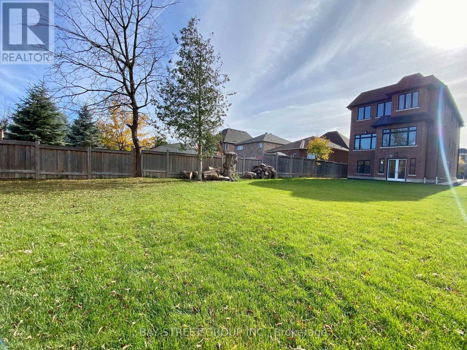 36 Elm Grove Avenue, Richmond Hill, Ontario  L4E 2V3 - Photo 19 - N12599522