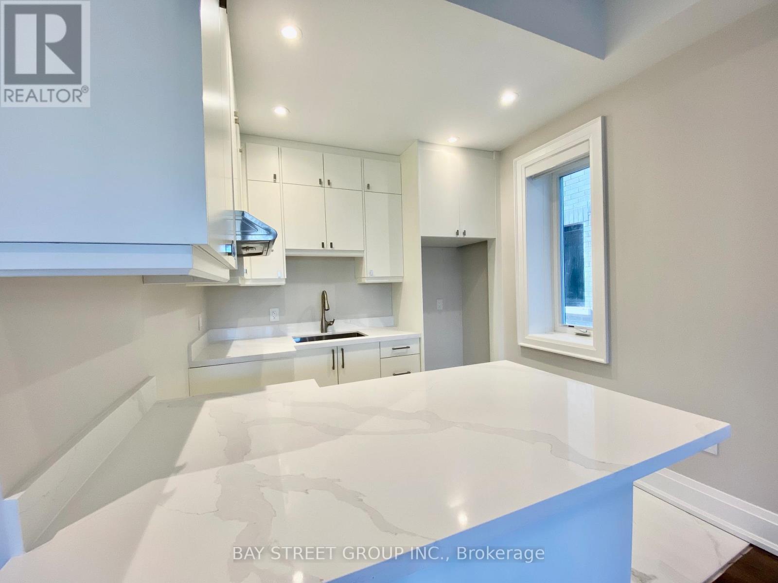 36 Elm Grove Avenue, Richmond Hill, Ontario  L4E 2V3 - Photo 6 - N12599522