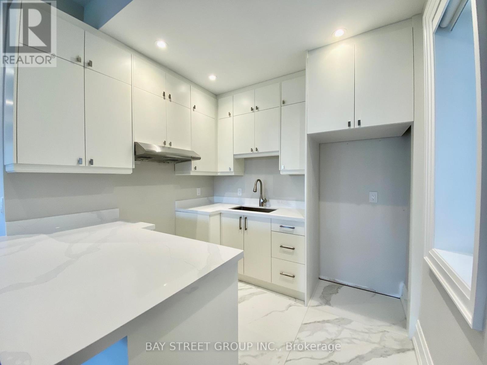 36 Elm Grove Avenue, Richmond Hill, Ontario  L4E 2V3 - Photo 8 - N12599522