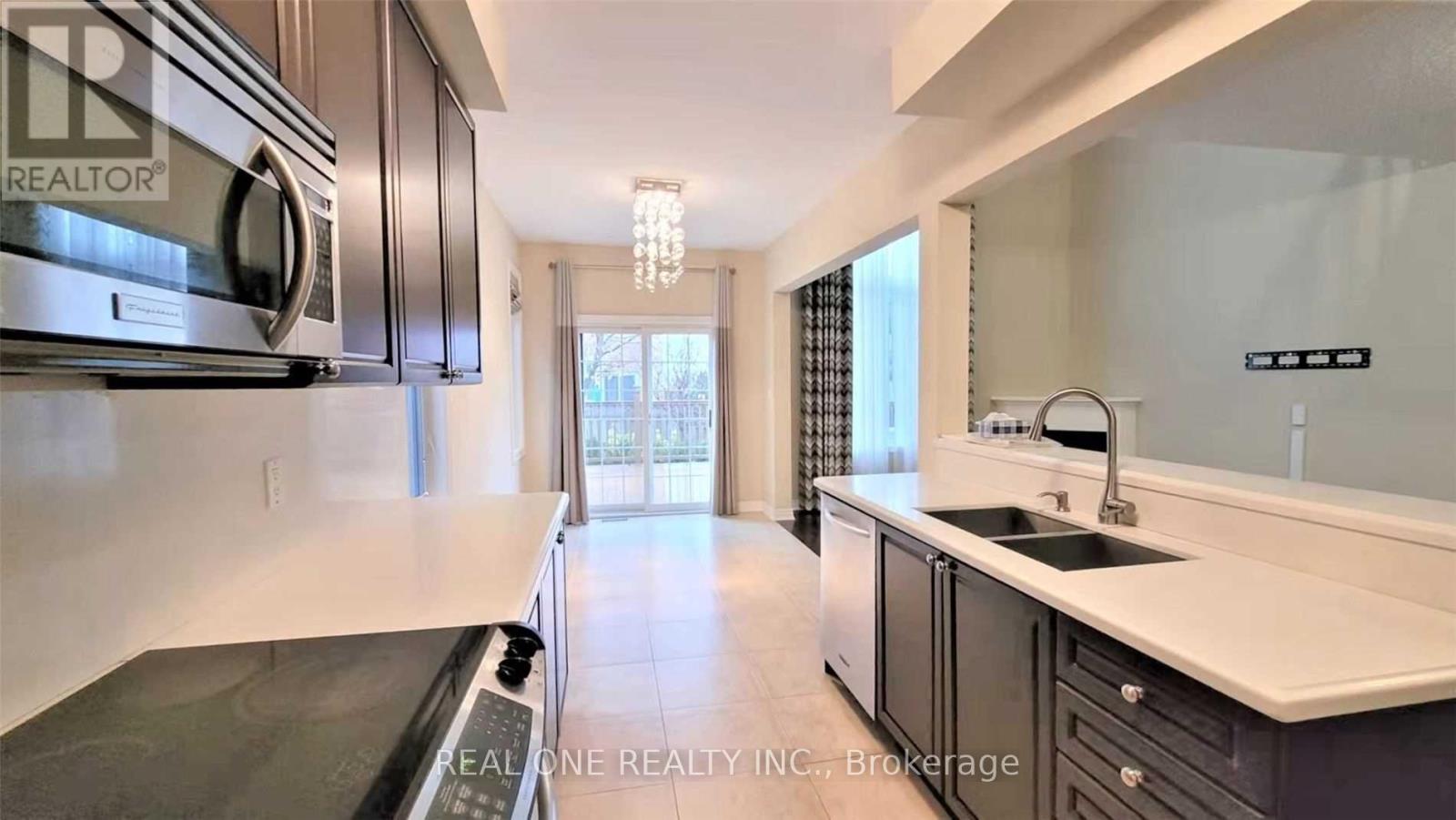 2495 Felhaber Crescent, Oakville, Ontario  L6H 7R8 - Photo 6 - W12599466