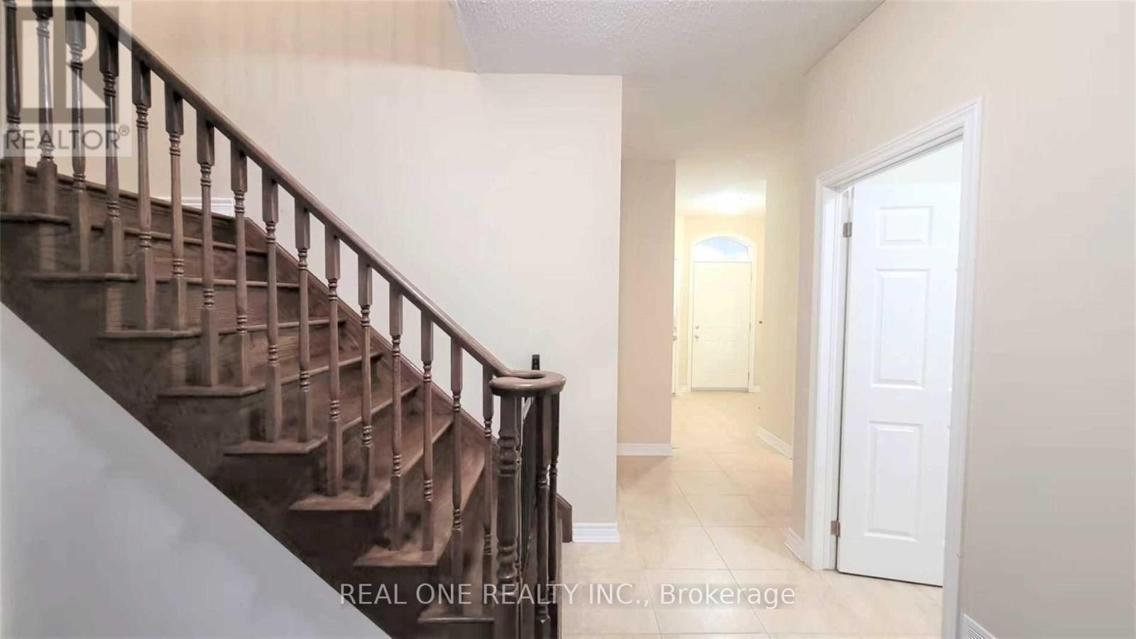 2495 Felhaber Crescent, Oakville, Ontario  L6H 7R8 - Photo 9 - W12599466