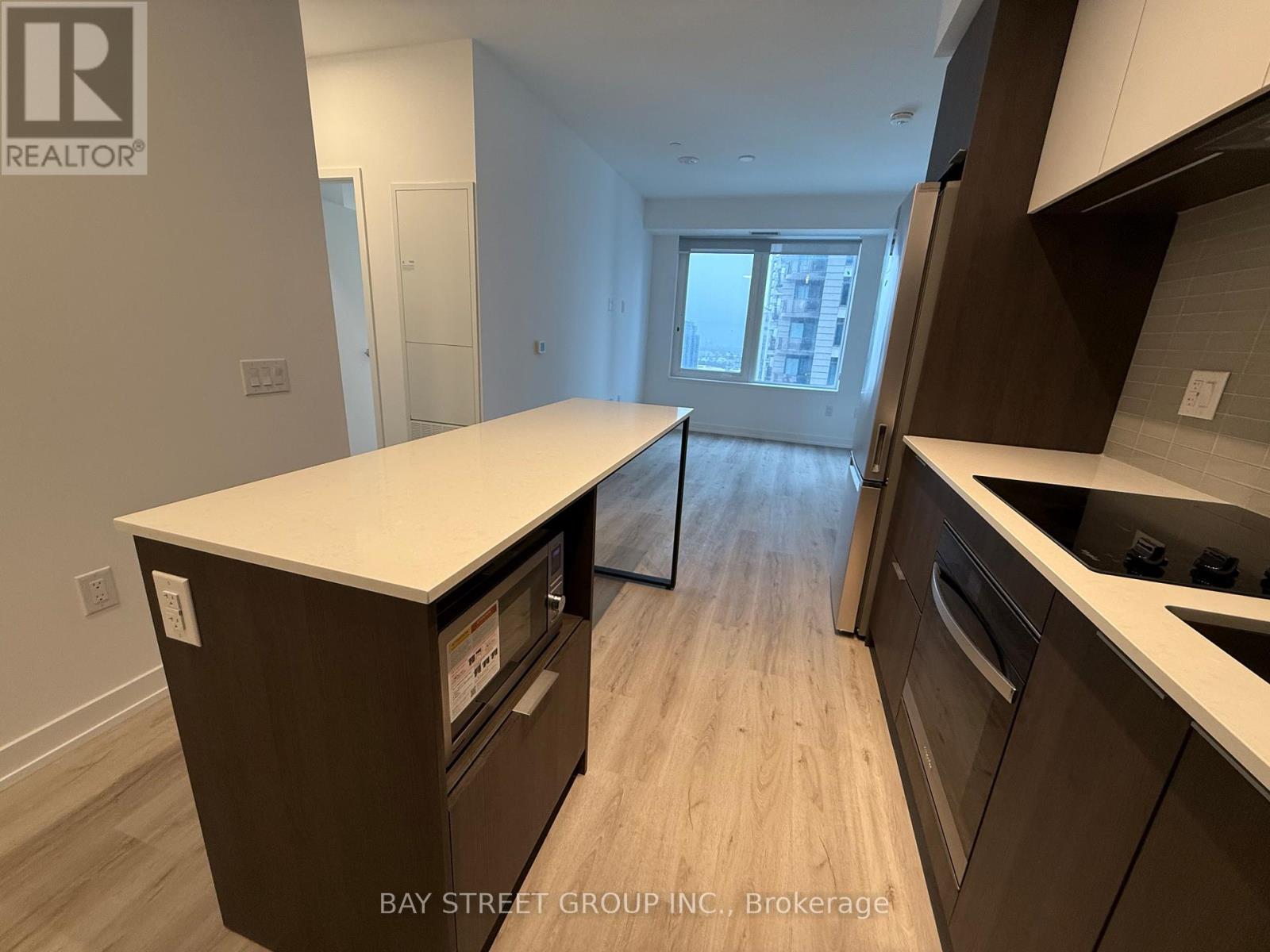 2705 - 395 Square One Drive, Mississauga, Ontario  L5B 0P6 - Photo 10 - W12599486