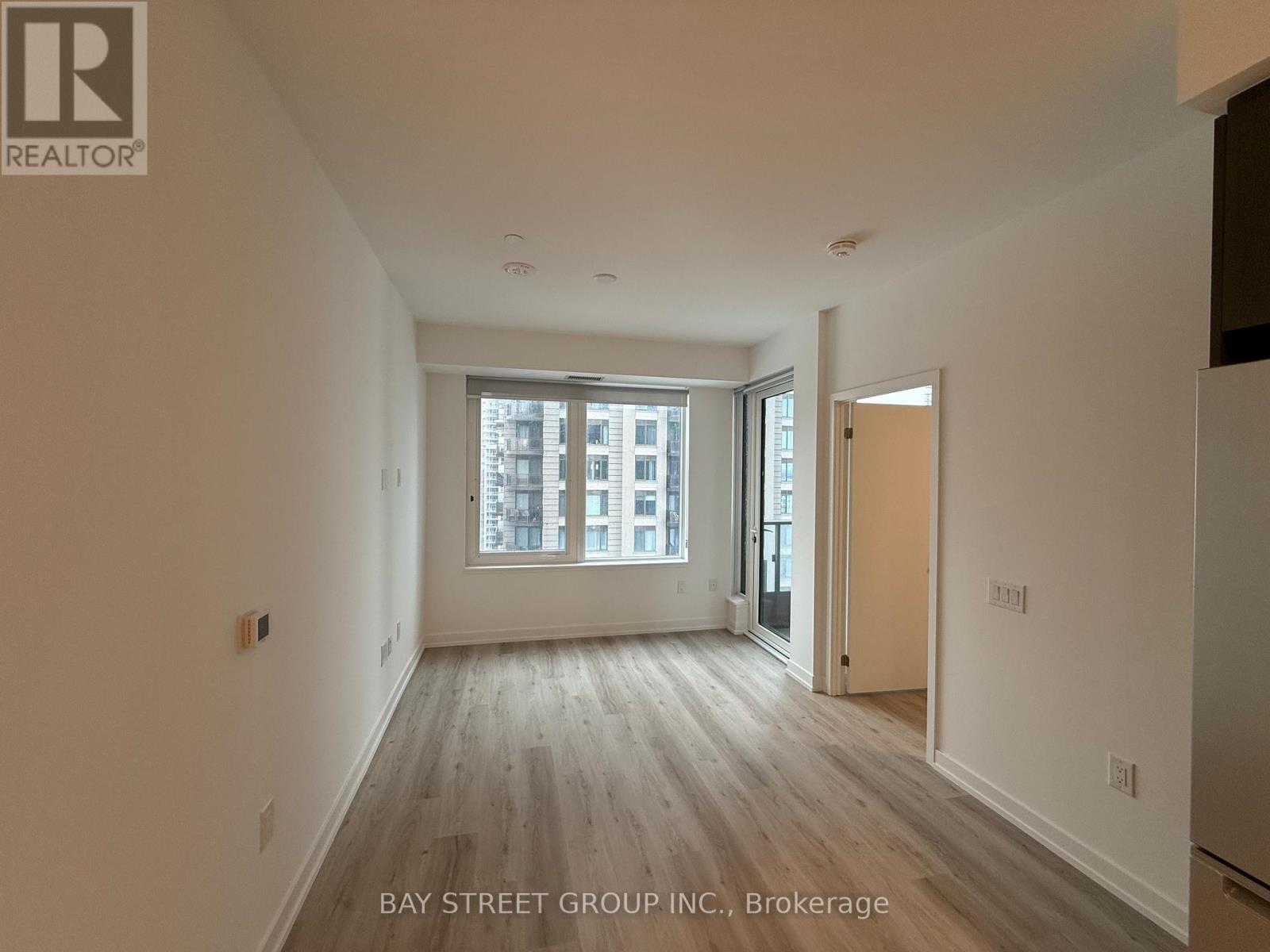 2705 - 395 Square One Drive, Mississauga, Ontario  L5B 0P6 - Photo 11 - W12599486