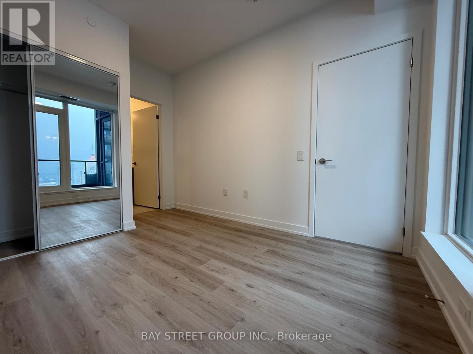 2705 - 395 Square One Drive, Mississauga, Ontario  L5B 0P6 - Photo 13 - W12599486