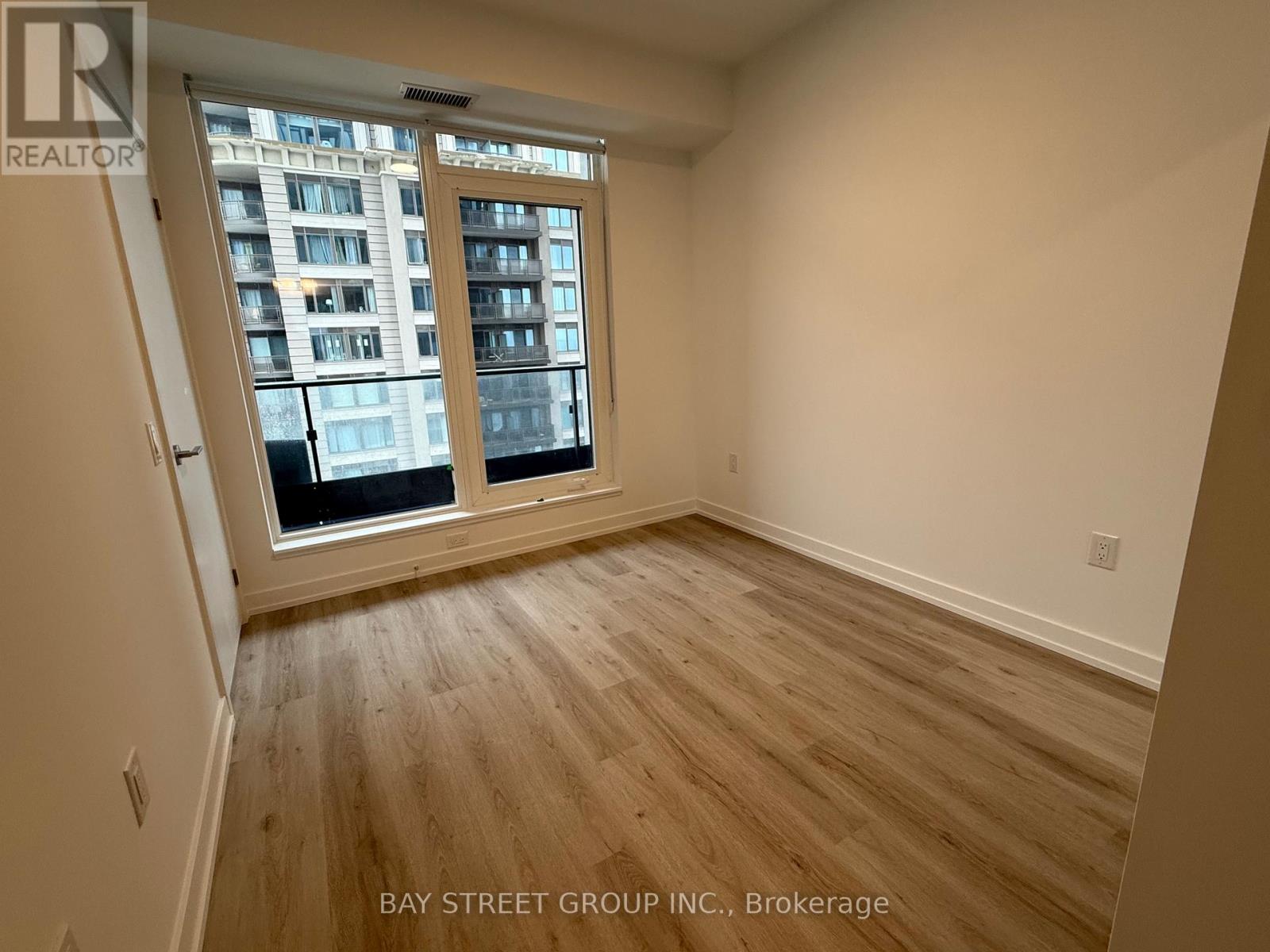 2705 - 395 Square One Drive, Mississauga, Ontario  L5B 0P6 - Photo 14 - W12599486