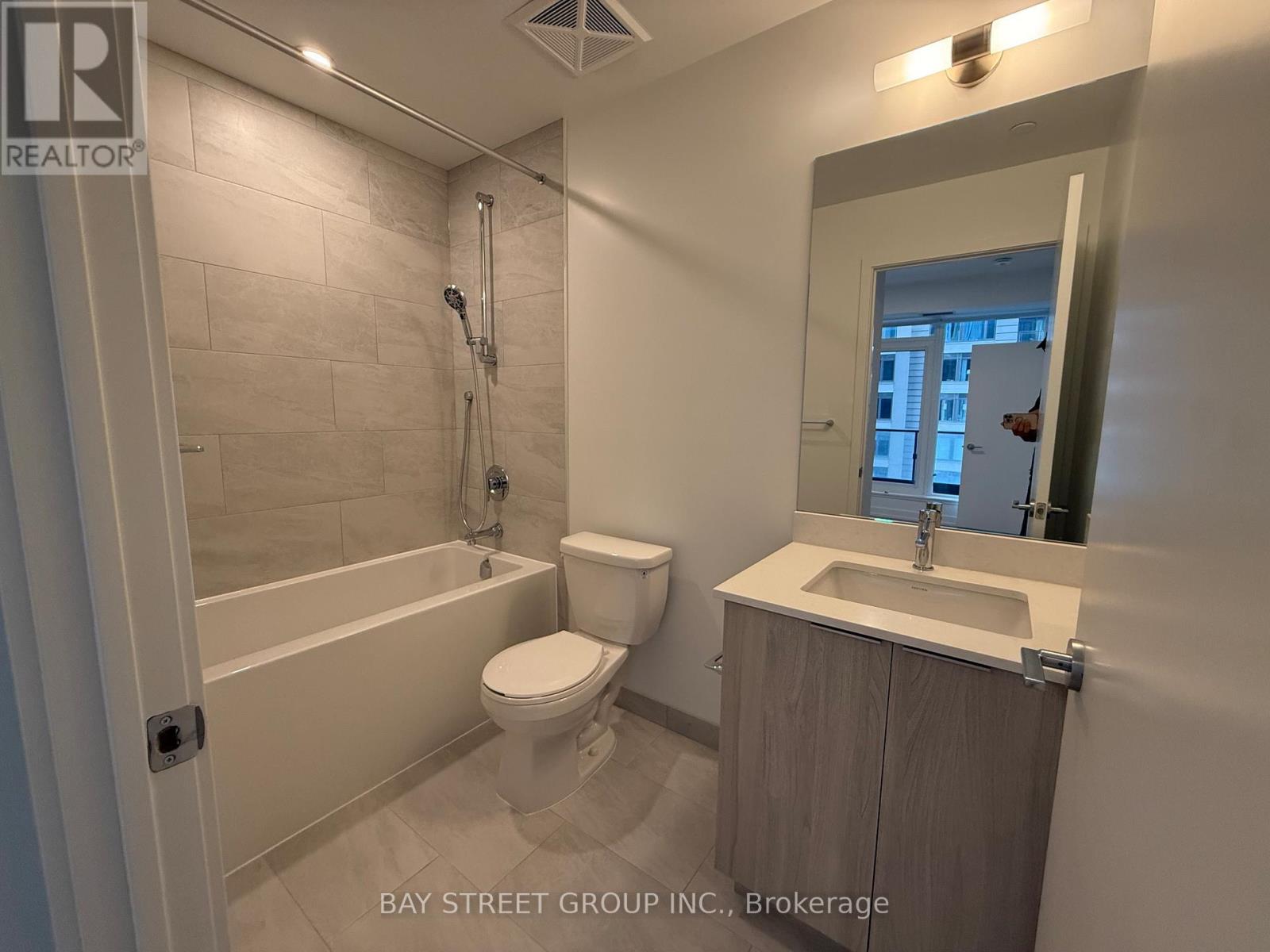 2705 - 395 Square One Drive, Mississauga, Ontario  L5B 0P6 - Photo 16 - W12599486