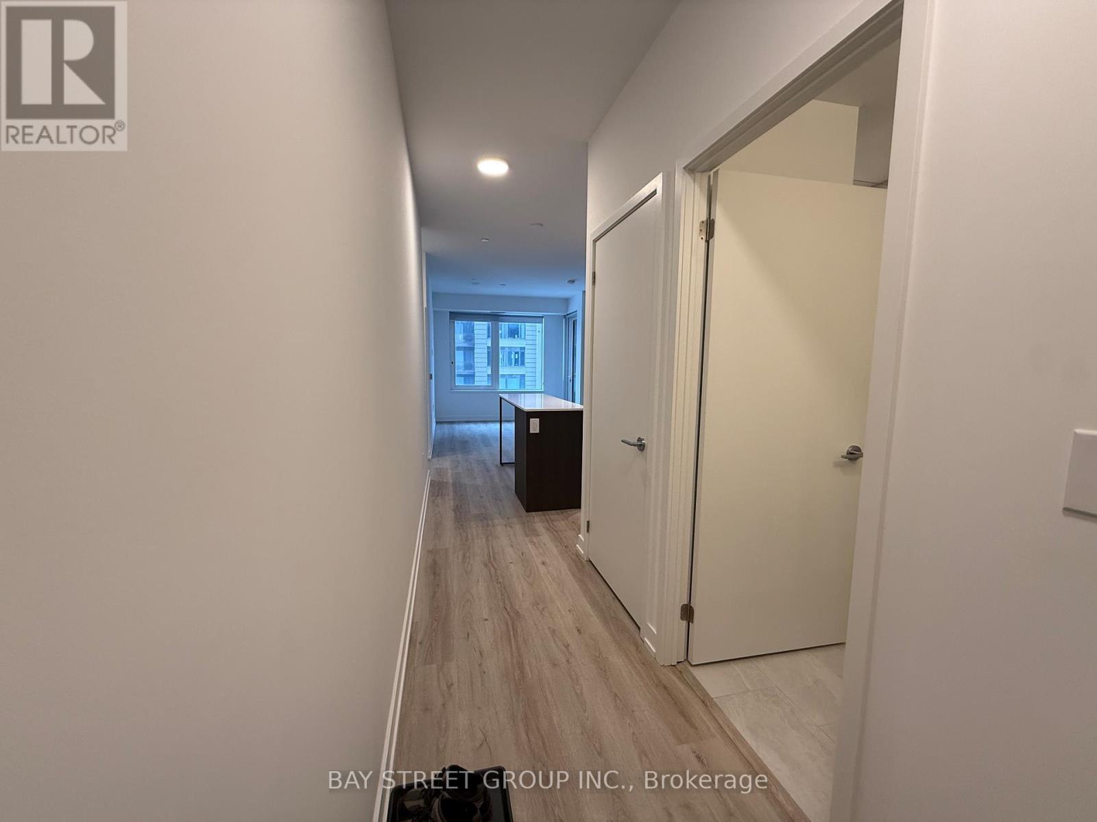 2705 - 395 Square One Drive, Mississauga, Ontario  L5B 0P6 - Photo 2 - W12599486