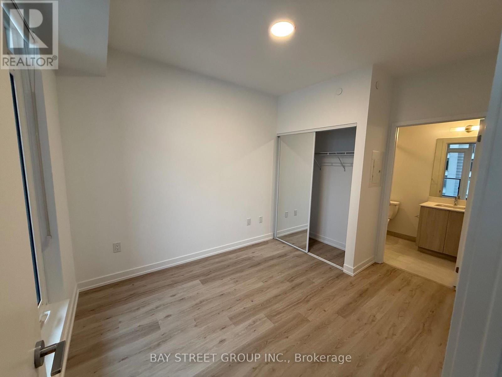 2705 - 395 Square One Drive, Mississauga, Ontario  L5B 0P6 - Photo 3 - W12599486