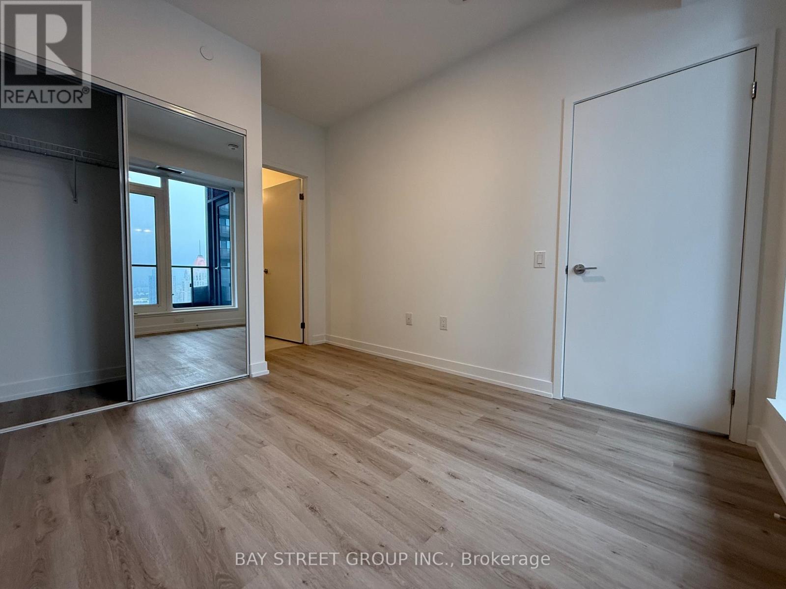 2705 - 395 Square One Drive, Mississauga, Ontario  L5B 0P6 - Photo 4 - W12599486