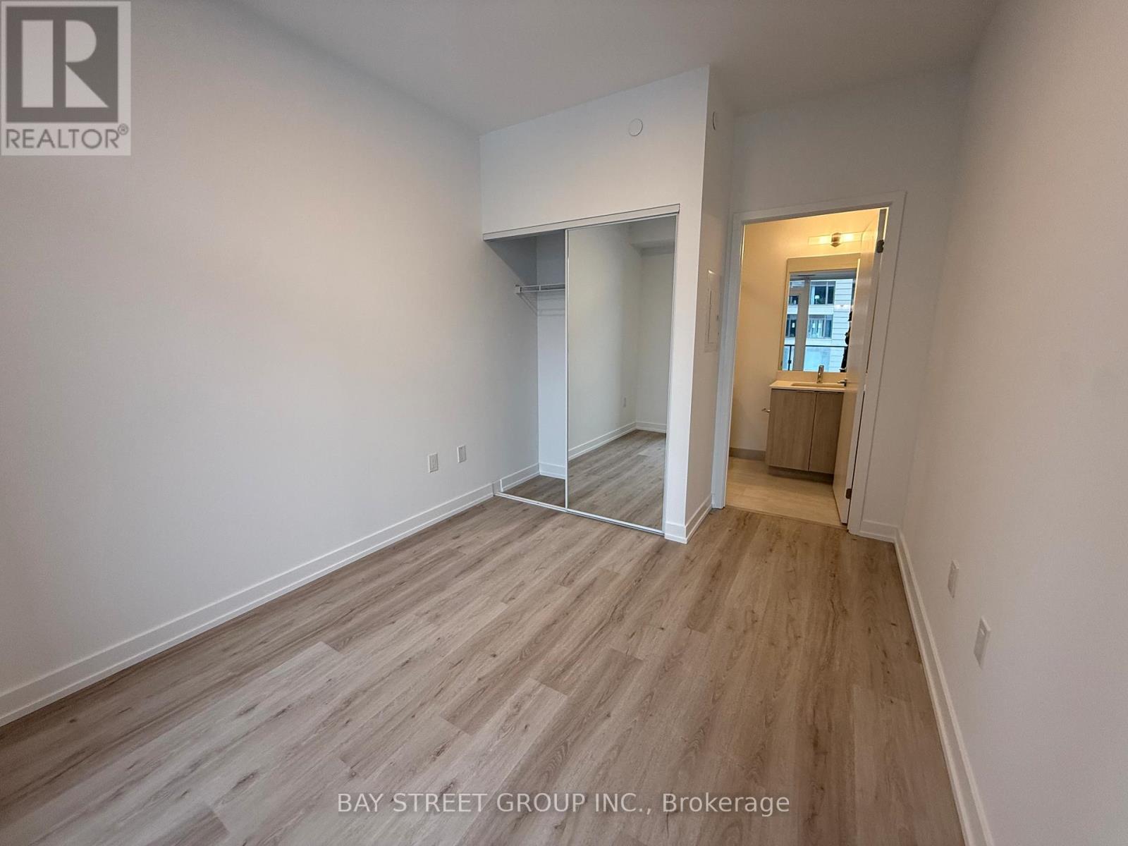 2705 - 395 Square One Drive, Mississauga, Ontario  L5B 0P6 - Photo 5 - W12599486