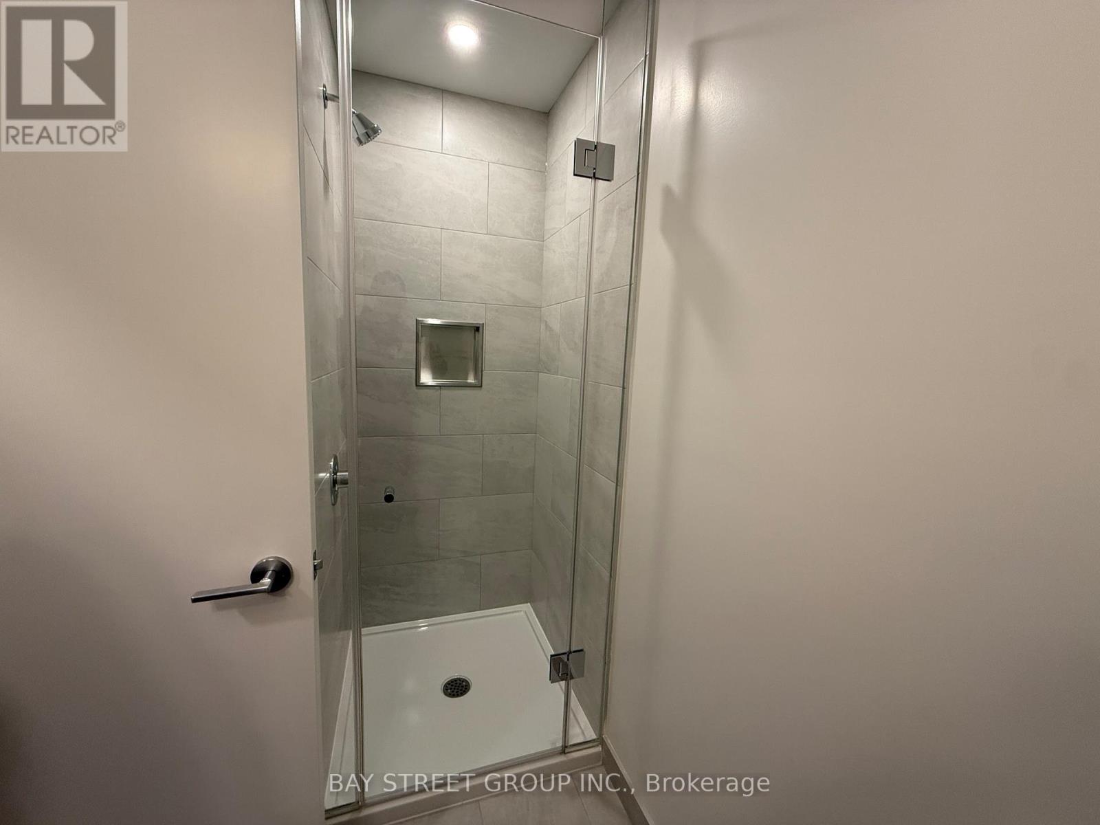 2705 - 395 Square One Drive, Mississauga, Ontario  L5B 0P6 - Photo 6 - W12599486