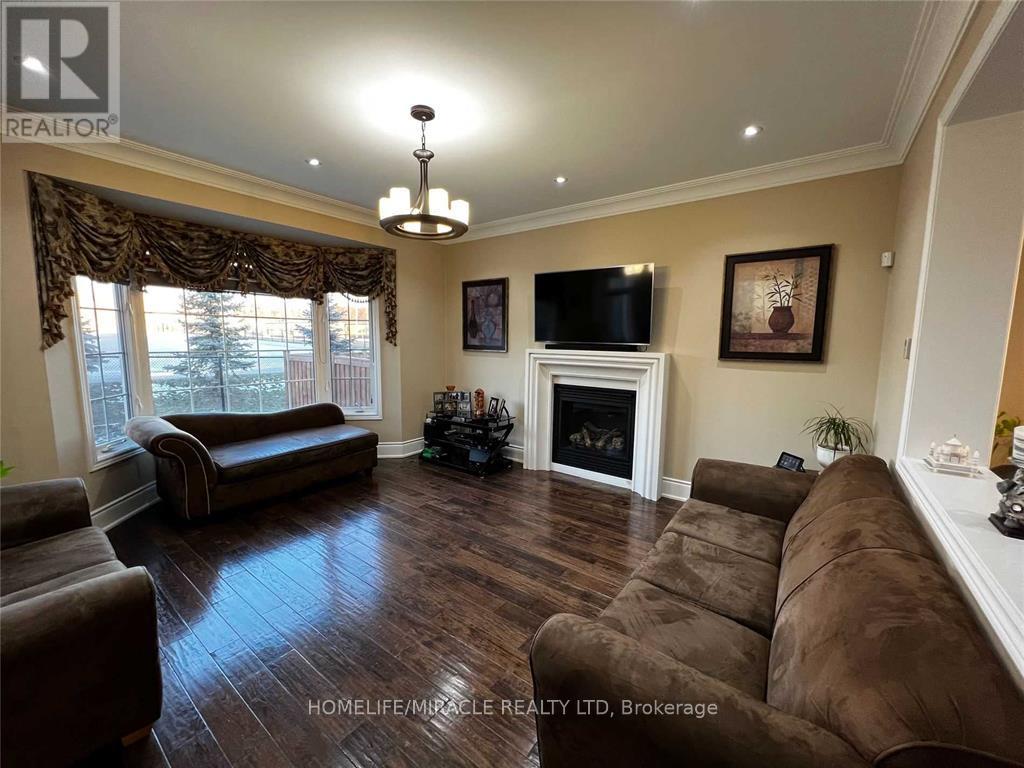 17 Gosling Street, Brampton, Ontario  L6Y 0T7 - Photo 4 - W12599508