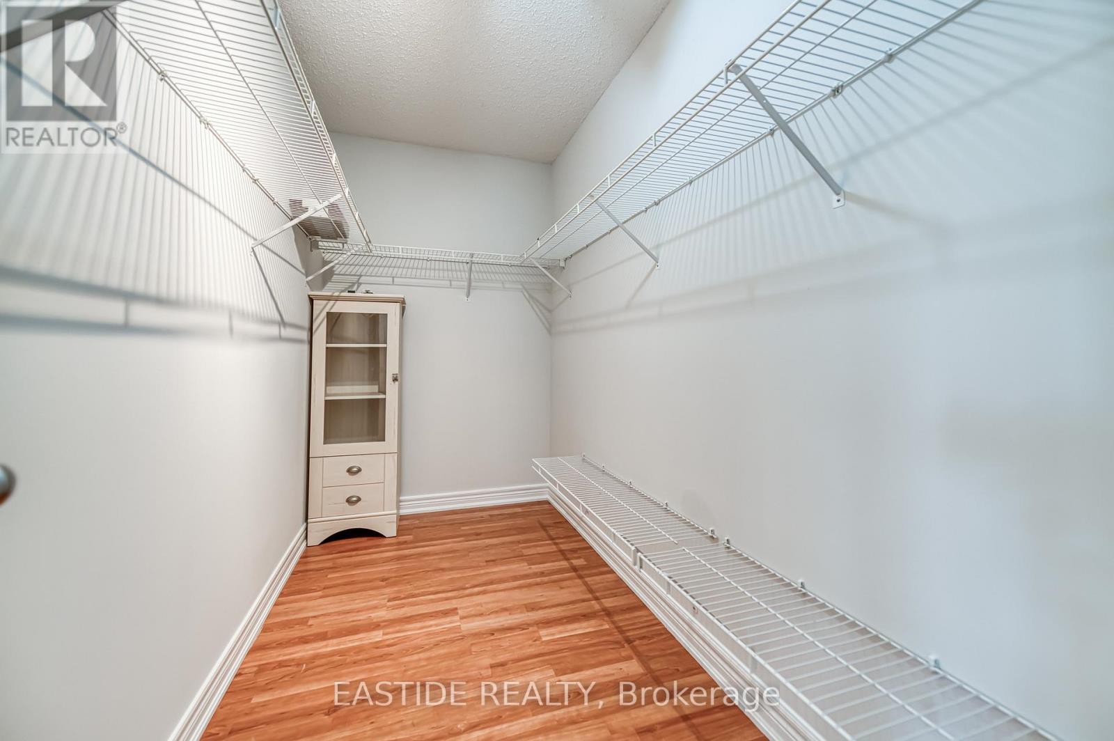 2422 Hertfordshire Way, Oakville, Ontario  L6H 7M5 - Photo 34 - W12599538