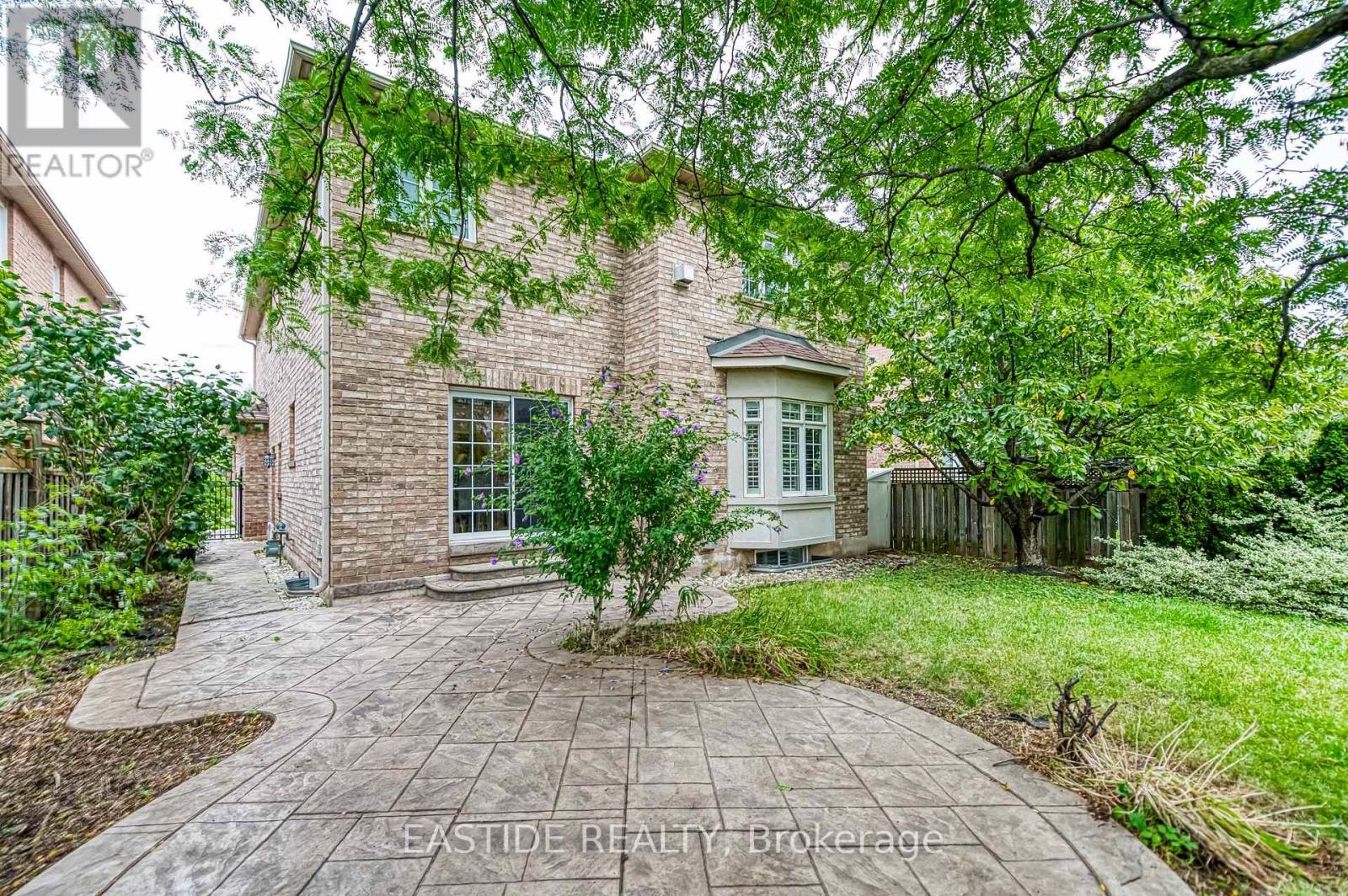 2422 Hertfordshire Way, Oakville, Ontario  L6H 7M5 - Photo 47 - W12599538