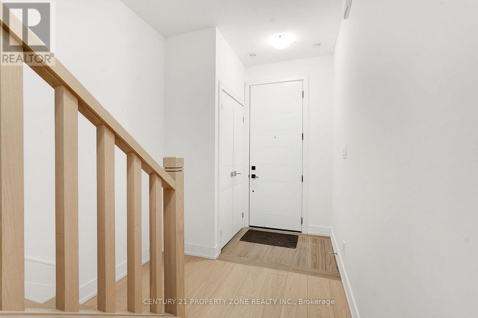 30 Desiree Place, Caledon, Ontario  L7E 2R7 - Photo 4 - W12599544