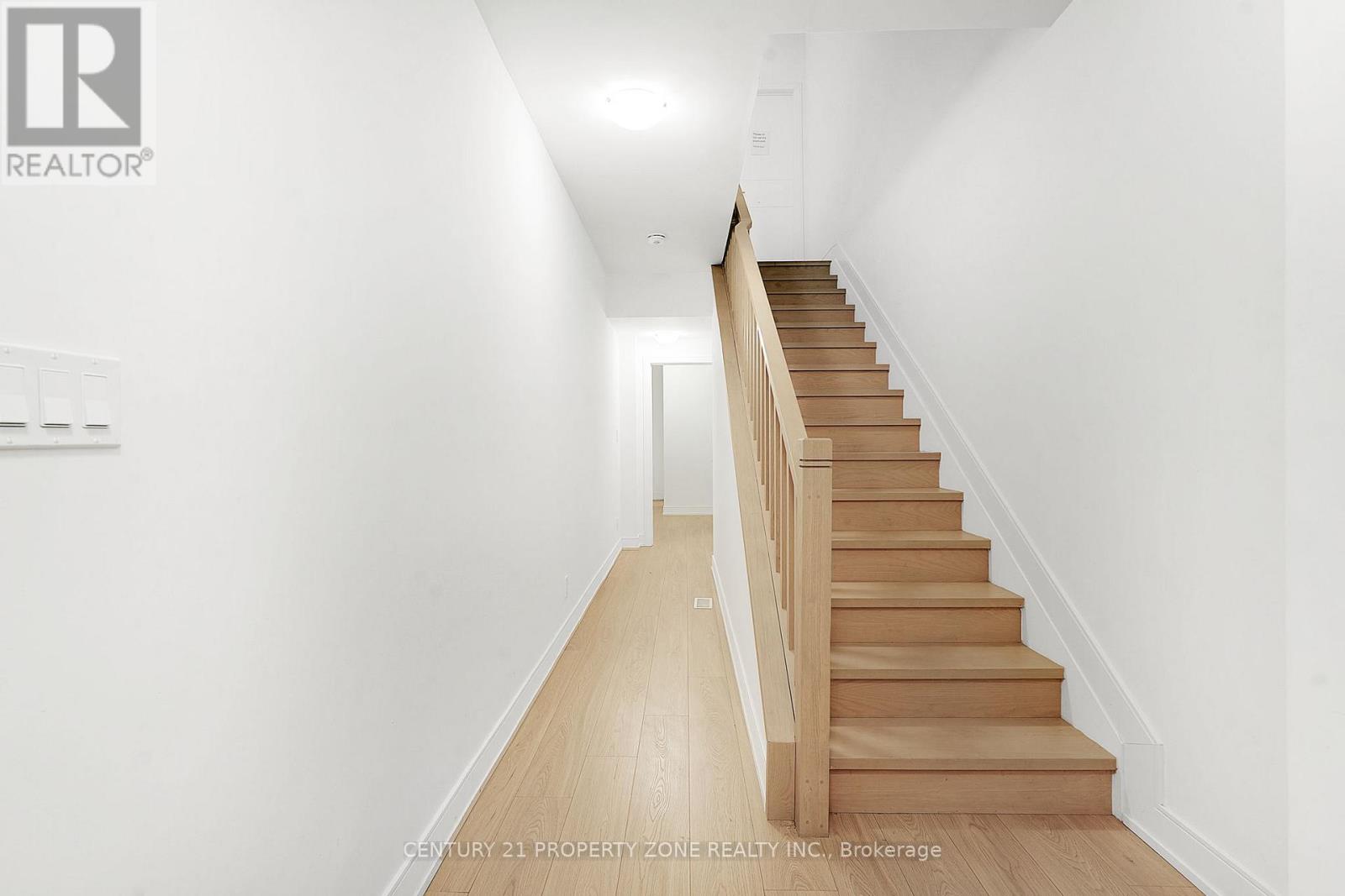 30 Desiree Place, Caledon, Ontario  L7E 2R7 - Photo 5 - W12599544