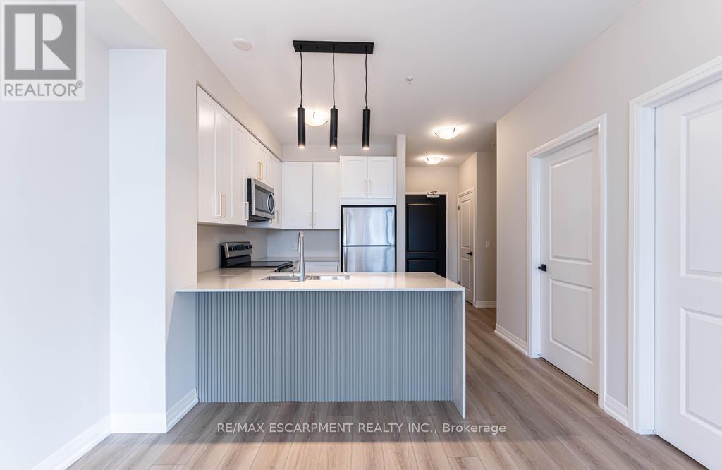 104 - 120 Springvalley Crescent, Hamilton, Ontario  L9C 0G2 - Photo 8 - X12599520