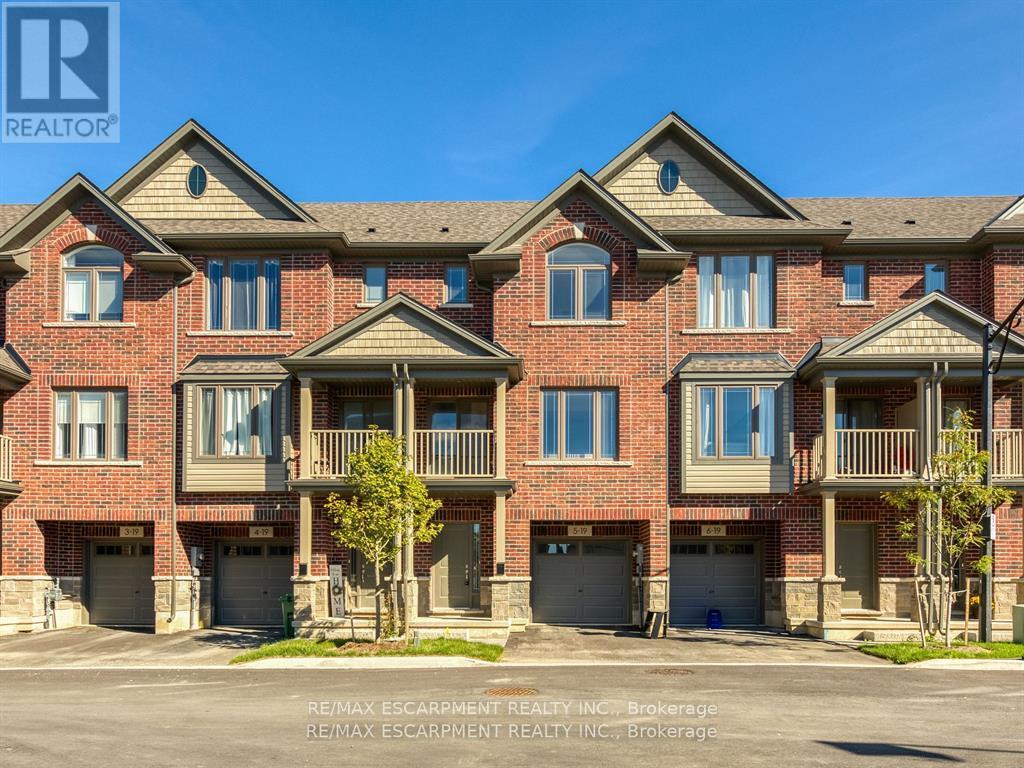 5 - 19 Picardy Drive, Hamilton, Ontario  L8J 0M7 - Photo 4 - X12599556