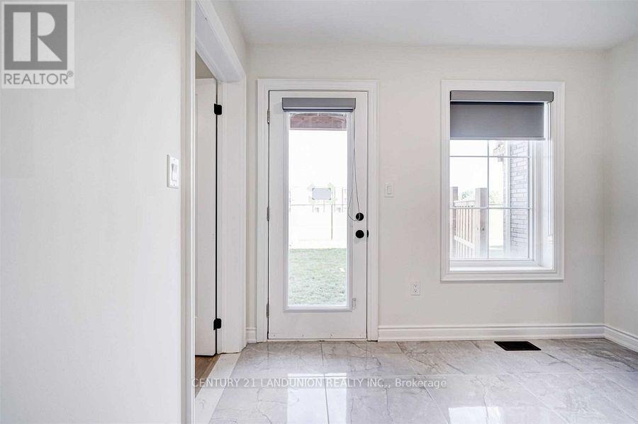 #2 - 75 William Durie Way, Toronto, Ontario M2R 2N2 - Photo 3 - C12572026