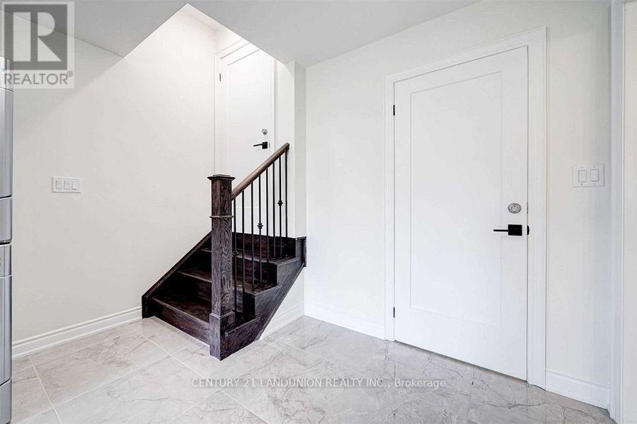 #2 - 75 William Durie Way, Toronto, Ontario M2R 2N2 - Photo 7 - C12572026