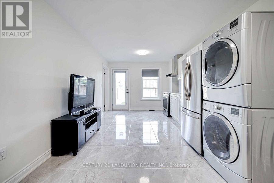 #2 - 75 William Durie Way, Toronto, Ontario M2R 2N2 - Photo 6 - C12572026