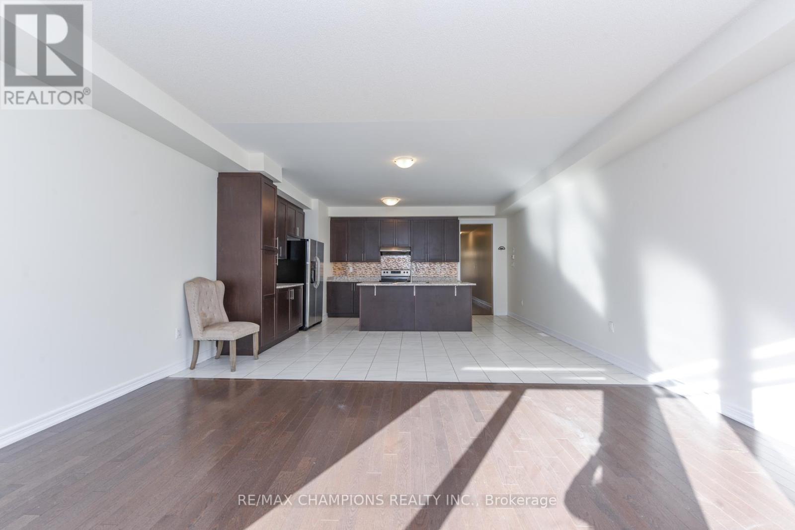 121 Adventura Road, Brampton, Ontario  L7A 0B7 - Photo 11 - W12598638