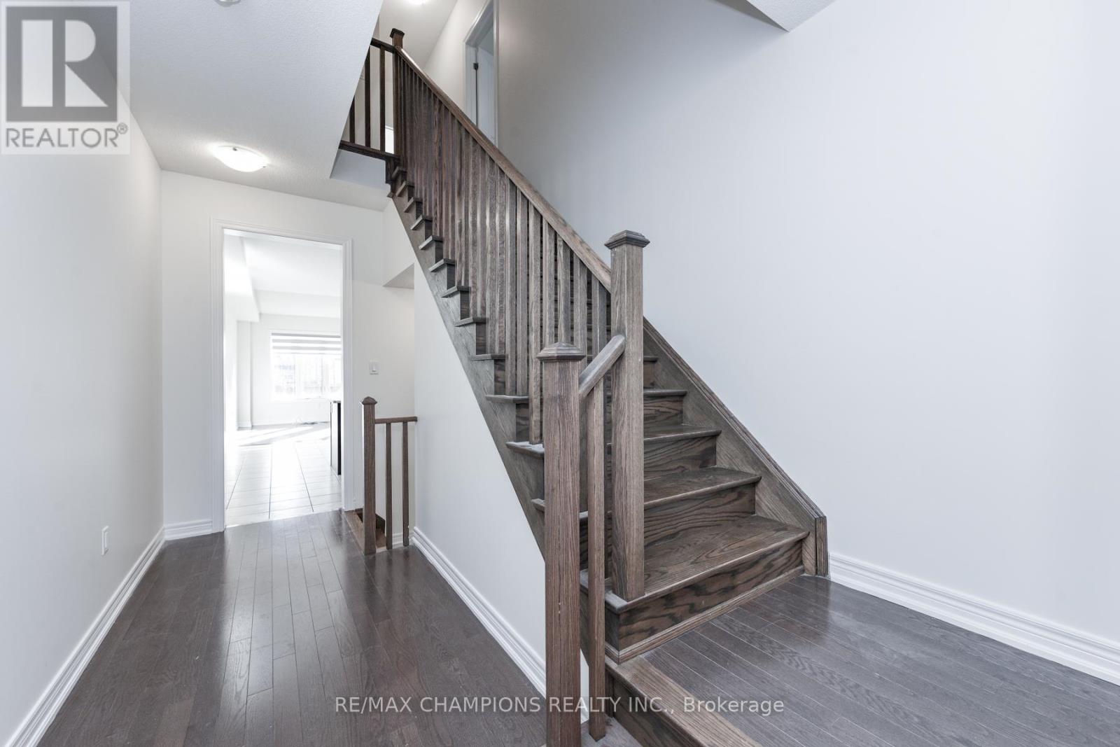 121 Adventura Road, Brampton, Ontario  L7A 0B7 - Photo 7 - W12598638