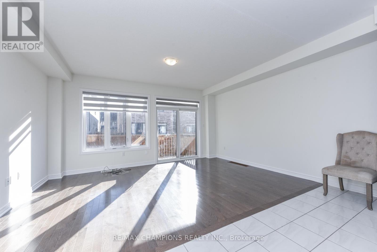 121 Adventura Road, Brampton, Ontario  L7A 0B7 - Photo 9 - W12598638