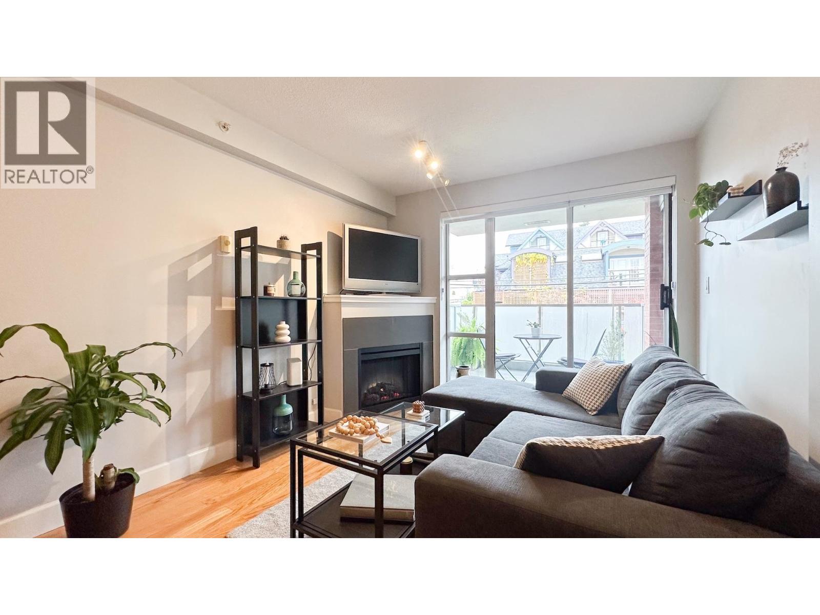 411 3811 Hastings Street, Burnaby, British Columbia  V5C 6V2 - Photo 4 - R3071984