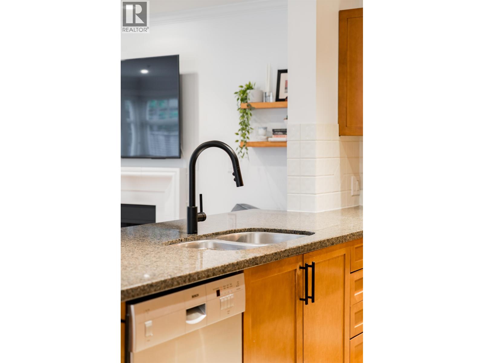 2460 Sasamat Street, Vancouver, British Columbia  V6R 4S8 - Photo 11 - R3071993