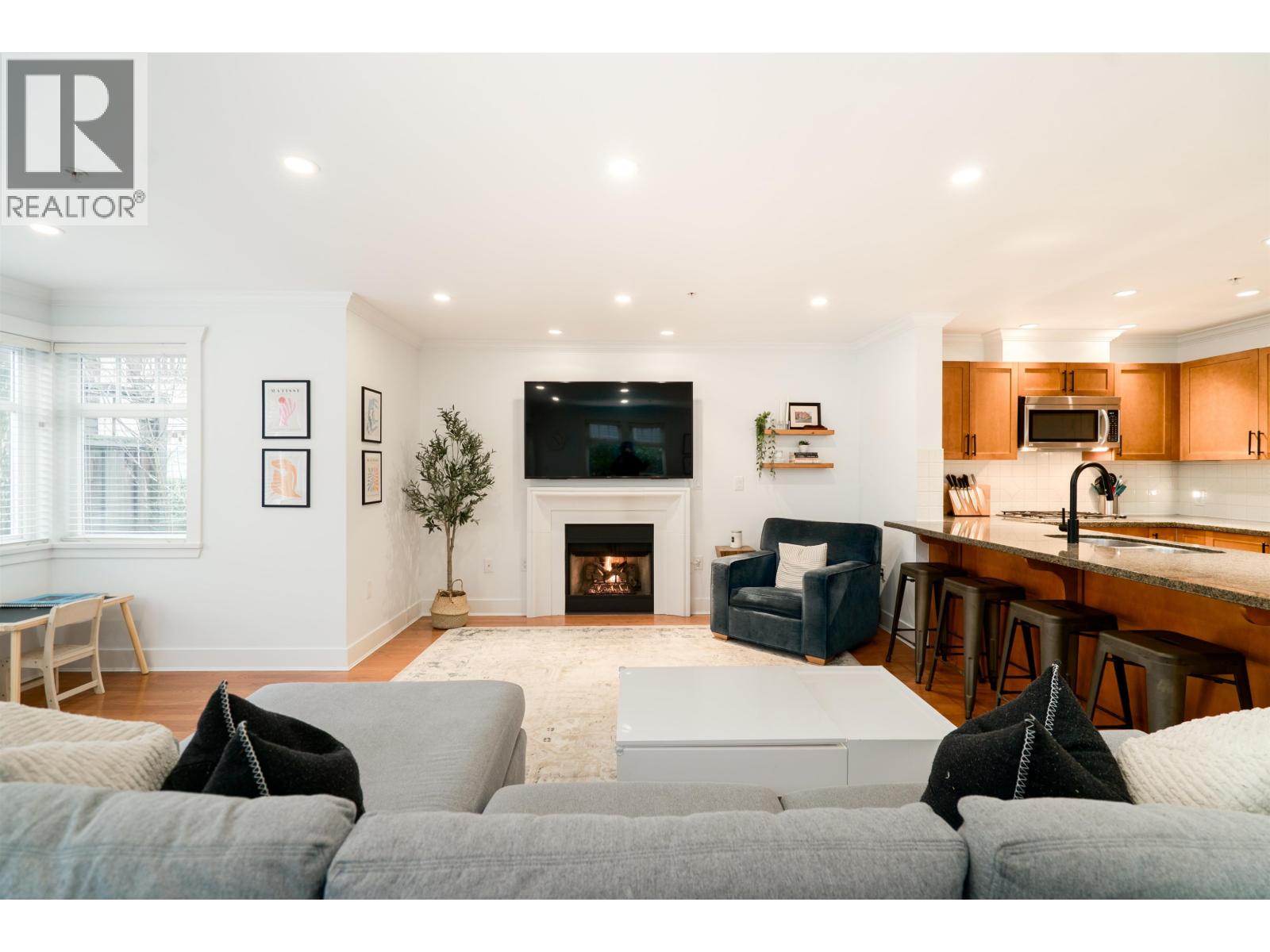 2460 Sasamat Street, Vancouver, British Columbia  V6R 4S8 - Photo 2 - R3071993