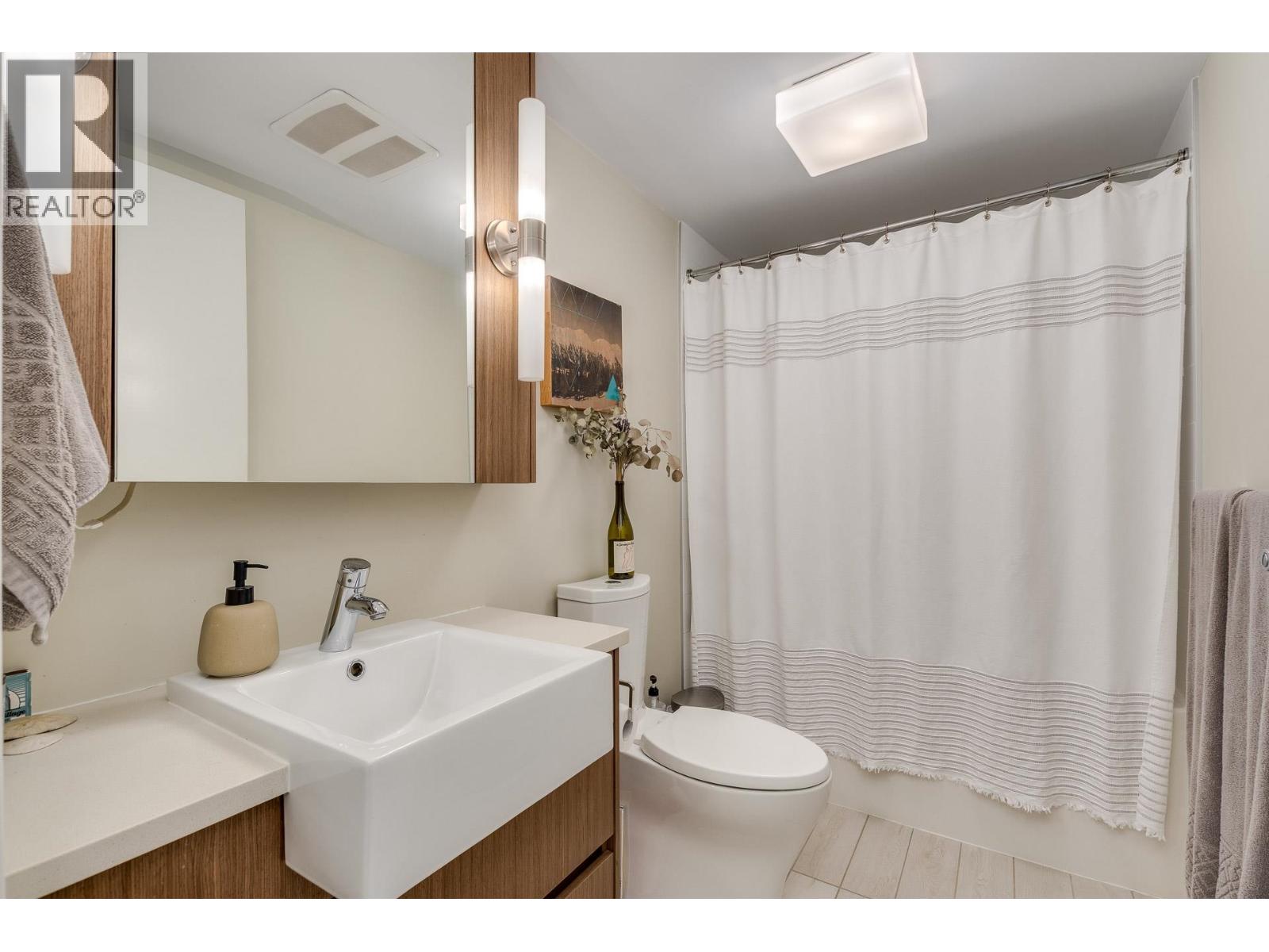 Ph1 562 E 7th Avenue, Vancouver, British Columbia  V5T 1N7 - Photo 11 - R3072003