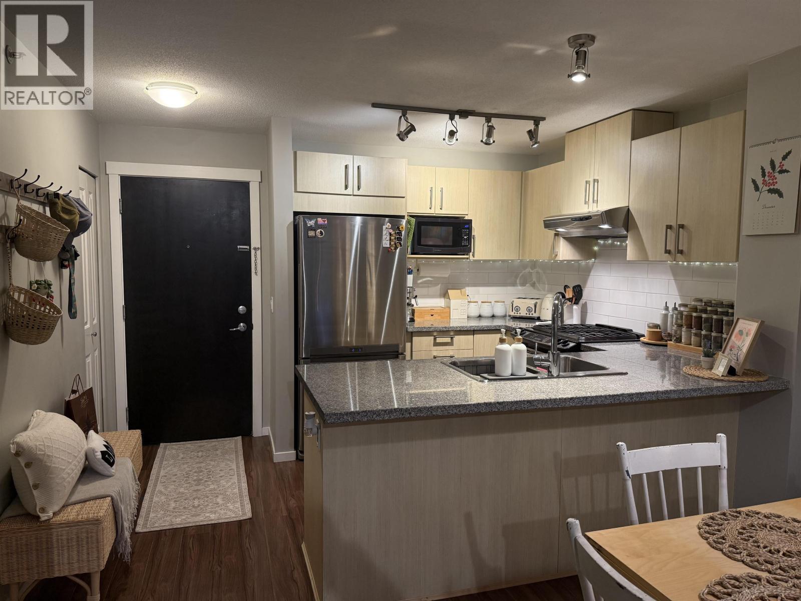 501 3178 Dayanee Springs Boulevard, Coquitlam, British Columbia  V3E 0B9 - Photo 3 - R3072005