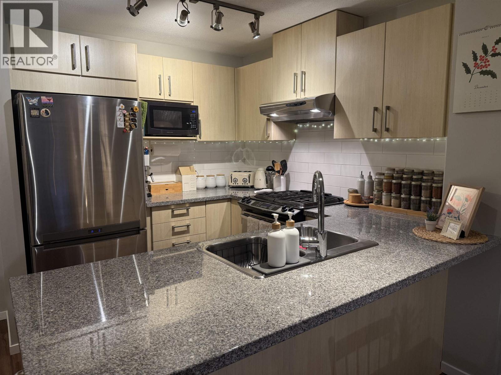 501 3178 Dayanee Springs Boulevard, Coquitlam, British Columbia  V3E 0B9 - Photo 4 - R3072005