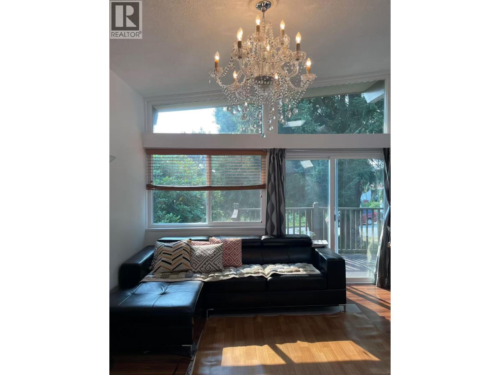 Upper 7192 Paulus Crescent, Burnaby, British Columbia  V5A 1P5 - Photo 2 - R3072000