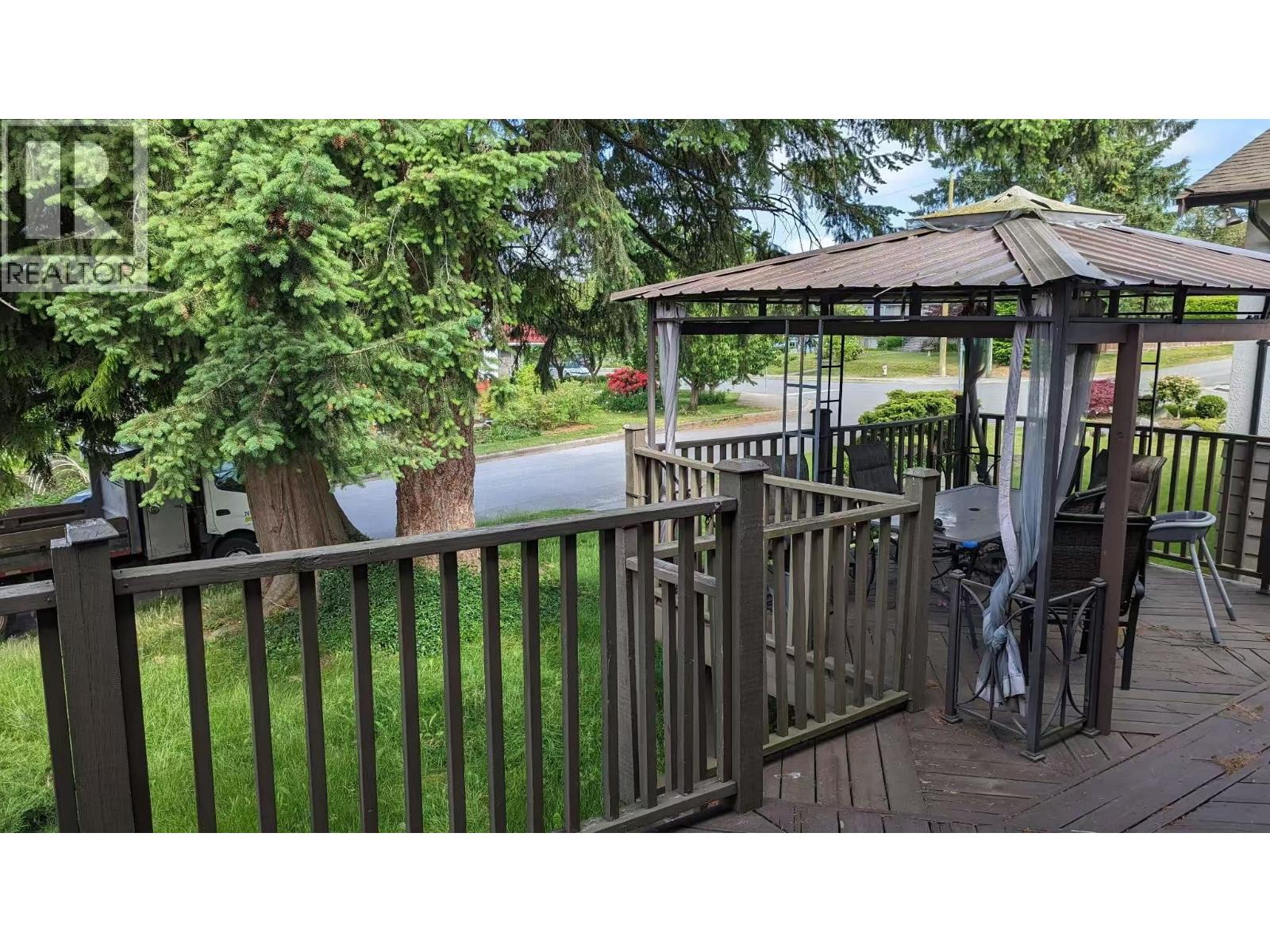 Upper 7192 Paulus Crescent, Burnaby, British Columbia  V5A 1P5 - Photo 5 - R3072000