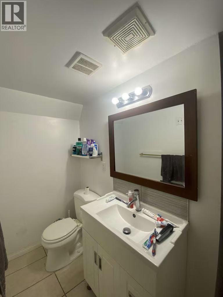 Ground-Level 7192 Paulus Crescent, Burnaby, British Columbia  V5A 1P3 - Photo 3 - R3072017