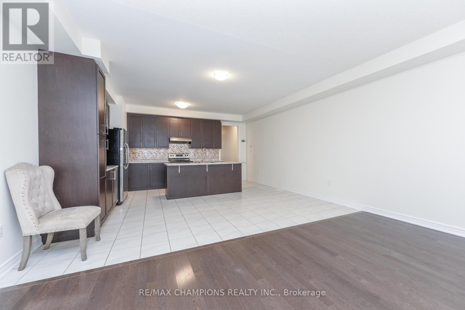 121 Adventura Road, Brampton, Ontario  L7A 0B7 - Photo 17 - W12598638