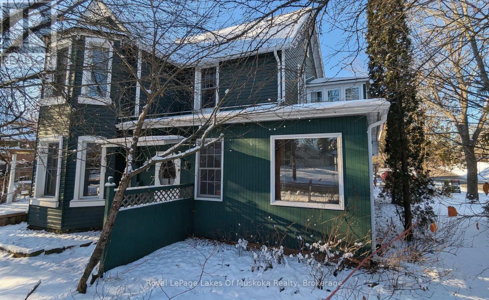 86 Quebec Street, Bracebridge, Ontario  P1L 2A4 - Photo 2 - X12492138