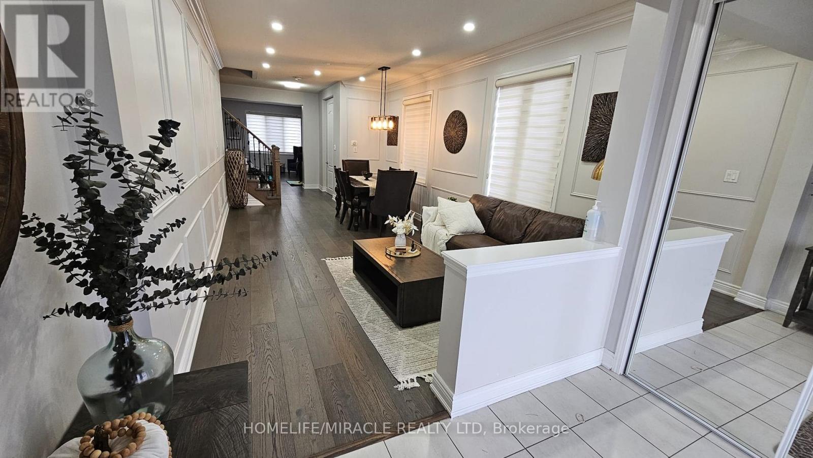 35 Stedford Crescent, Brampton, Ontario  L7A 4P5 - Photo 4 - W12599562