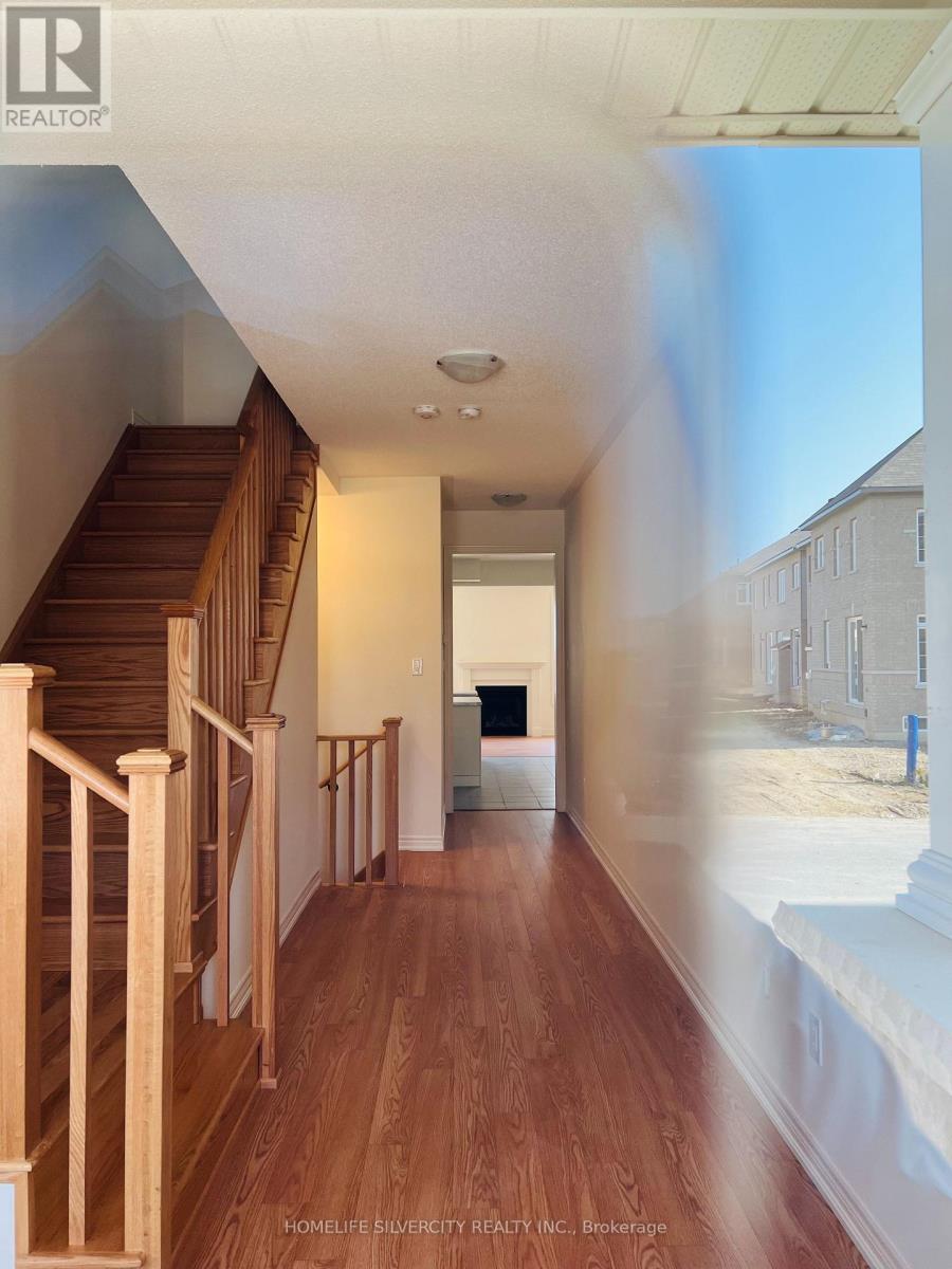 7 Sail Road, Brampton, Ontario  L7A 4W6 - Photo 3 - W12599570