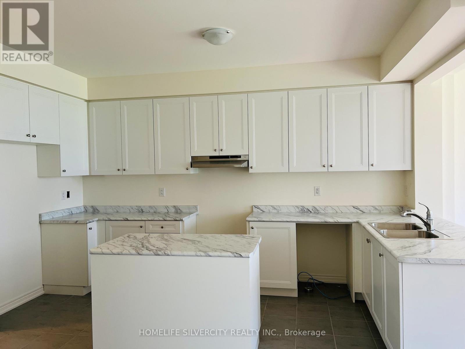 7 Sail Road, Brampton, Ontario  L7A 4W6 - Photo 7 - W12599570